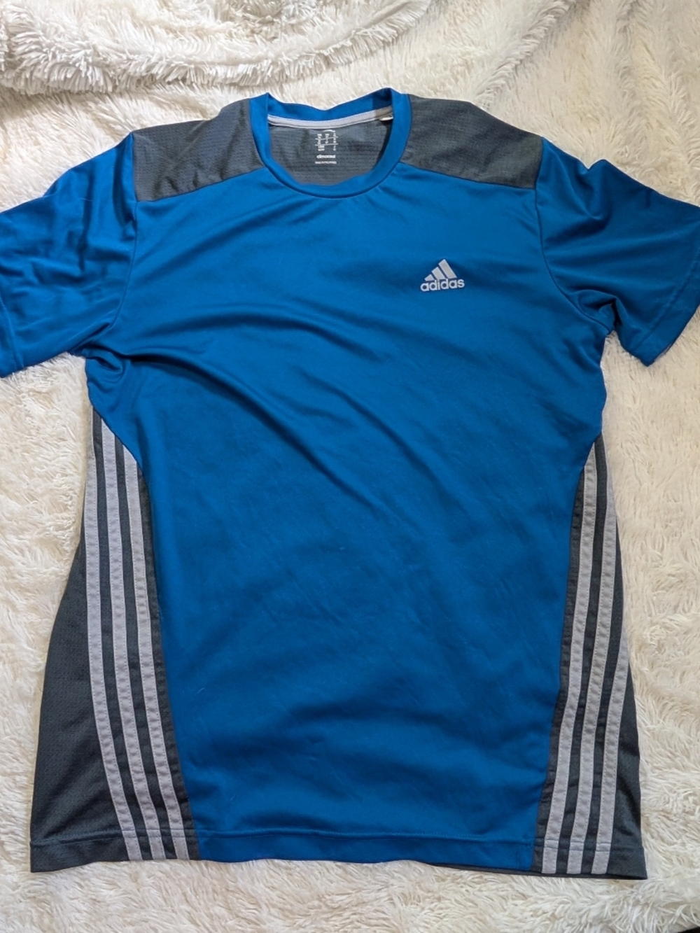 adidas Men’s Blue Short Sleeve Athletic Lightweight Moisture Wick Tshirt Medium